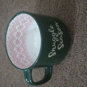 DELILAH JANE OVERSIZED MUG SNUGGLE SEASON 4" ACROSS 3.5 HEIGHT GREEN WITH RED